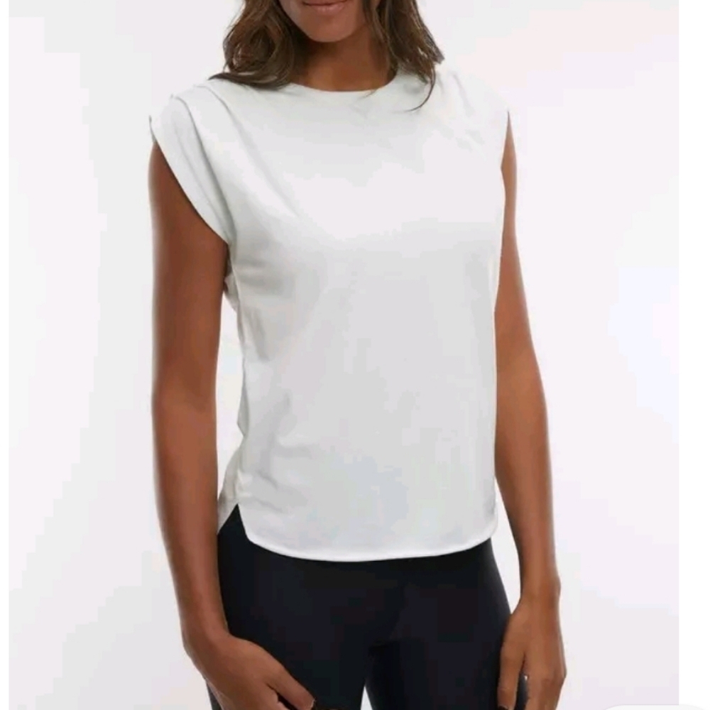 NWT Venor hunting inspired cutoff Rambler tee in tofu size Small